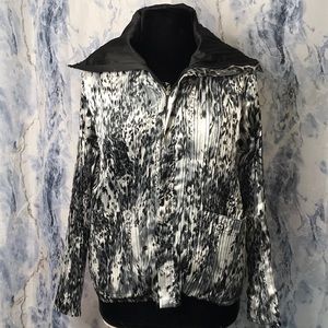 Julia Lane reversible jacket zipper wear from both side great for travel